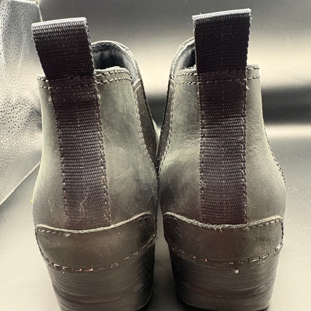 **CLOSET CLOSEOUT** Dansko Smooth Oiled Leather Chelsea Booties–EU 37 (US 6.5–7) - Picture 6 of 9